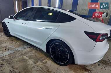 Седан Tesla Model 3 2022 в 