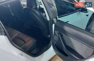 Седан Tesla Model 3 2022 в 