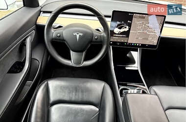 Седан Tesla Model 3 2019 в Дубні