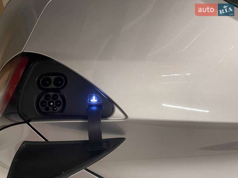 Седан Tesla Model 3 2018 в Киеве