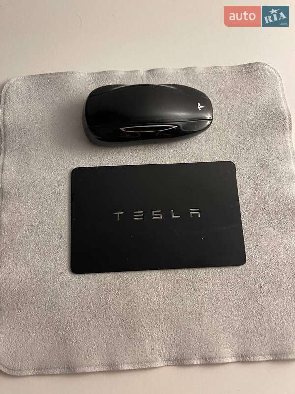 Седан Tesla Model 3 2018 в Киеве