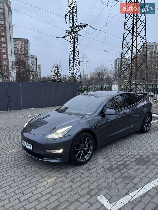 Седан Tesla Model 3 2021 в Києві