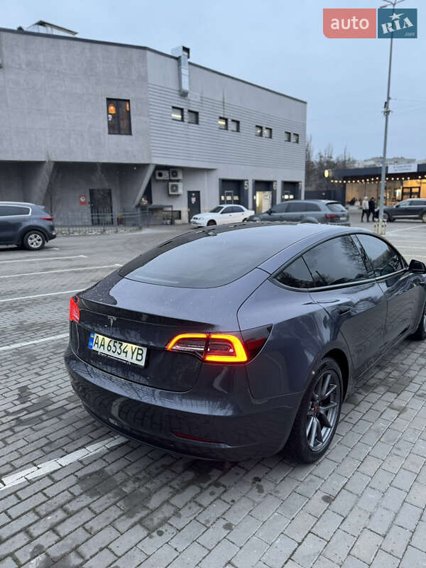 Седан Tesla Model 3 2021 в Києві