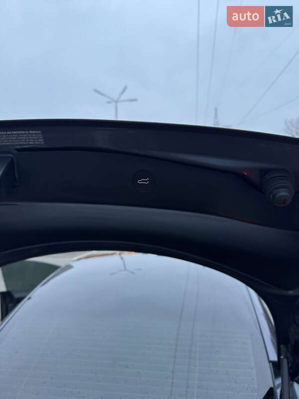 Седан Tesla Model 3 2021 в Києві
