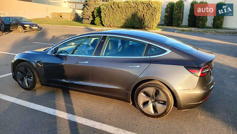 Седан Tesla Model 3 2020 в Дніпрі