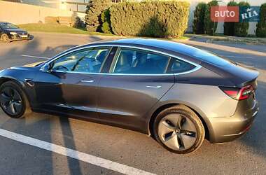 Седан Tesla Model 3 2020 в 