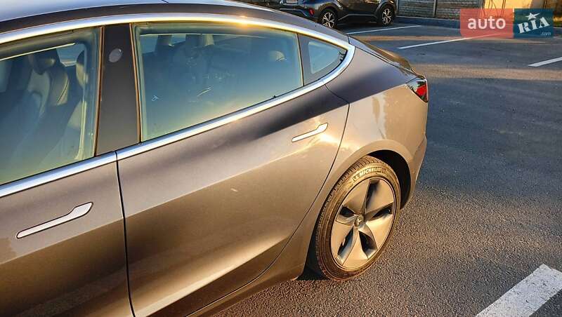 Седан Tesla Model 3 2020 в Дніпрі