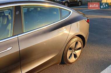 Седан Tesla Model 3 2020 в 
