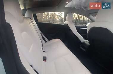 Седан Tesla Model 3 2022 в 