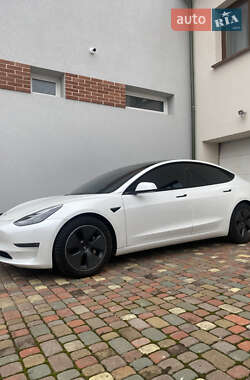 Седан Tesla Model 3 2022 в 