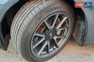 Седан Tesla Model 3 2020 в 