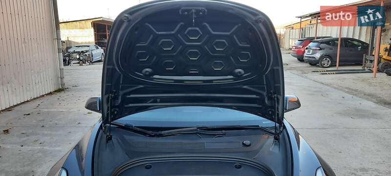 Седан Tesla Model 3 2020 в Ровно