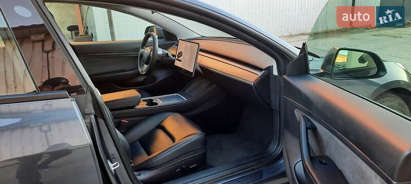 Седан Tesla Model 3 2020 в Ровно