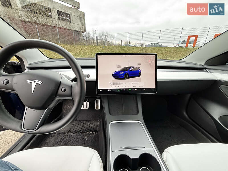 Седан Tesla Model 3 2023 в Львові