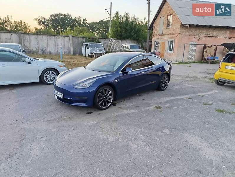 Седан Tesla Model 3 2018 в Киеве