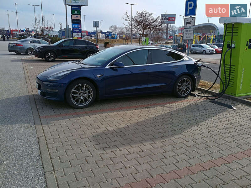 Седан Tesla Model 3 2019 в Ужгороді