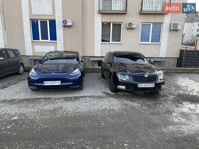 Седан Tesla Model 3 2020 в Ужгороді