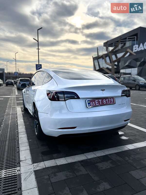 Седан Tesla Model 3 2021 в Луцке