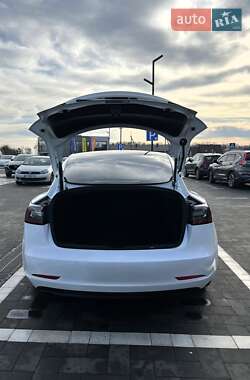 Седан Tesla Model 3 2021 в 