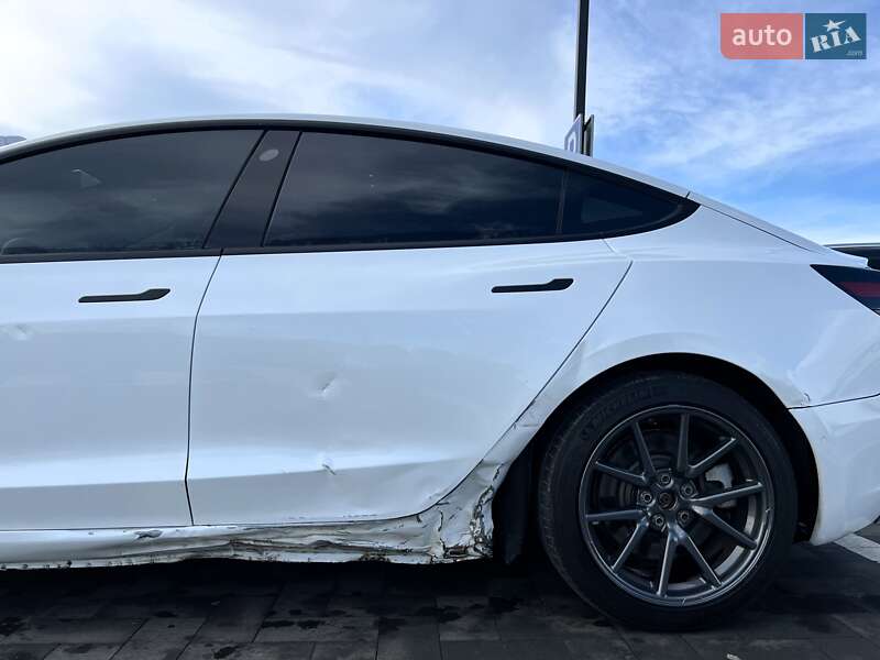 Седан Tesla Model 3 2021 в Луцке