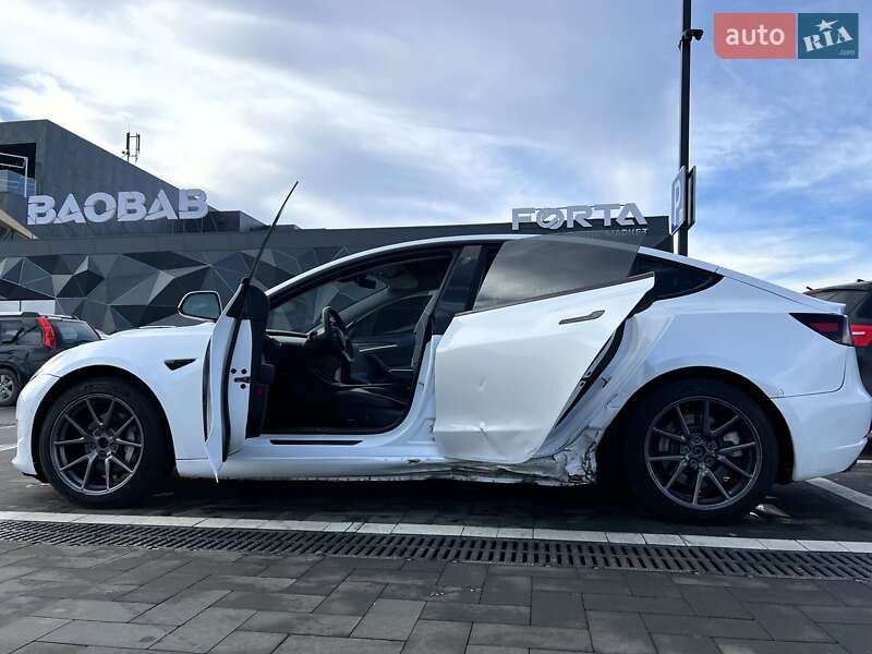 Седан Tesla Model 3 2021 в Луцке