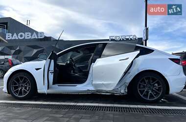Седан Tesla Model 3 2021 в 
