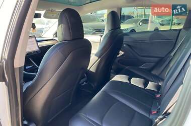 Седан Tesla Model 3 2020 в 