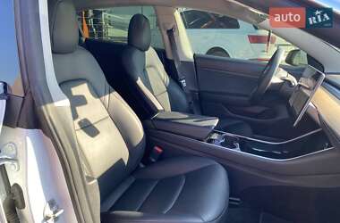 Седан Tesla Model 3 2020 в 
