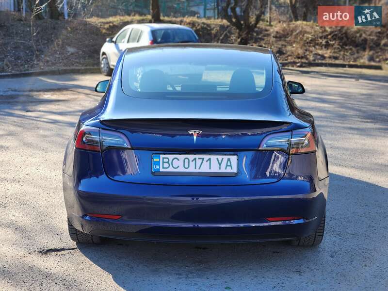 Седан Tesla Model 3 2022 в Львове