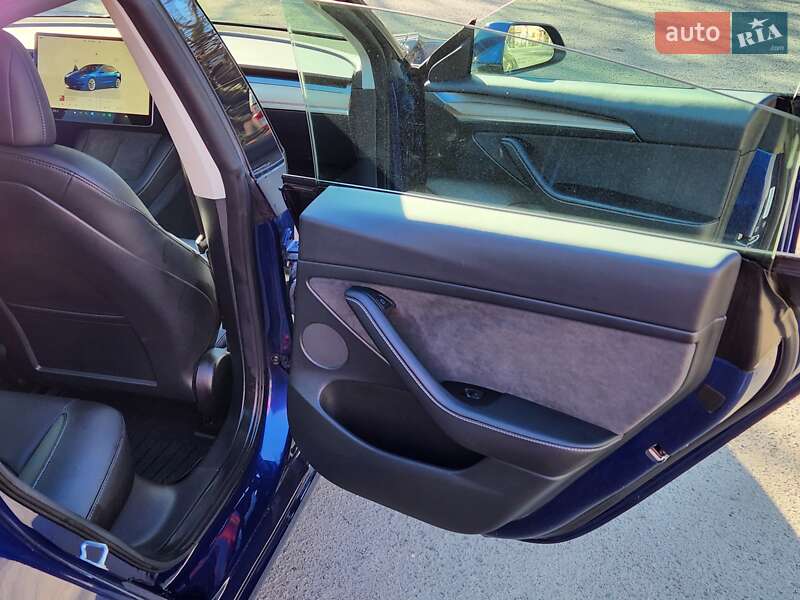 Седан Tesla Model 3 2022 в Львове