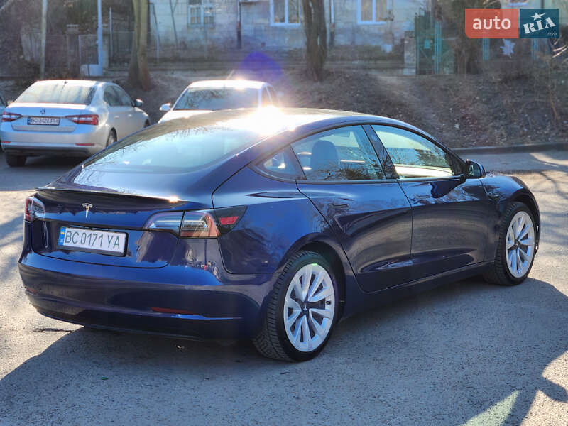 Седан Tesla Model 3 2022 в Львове