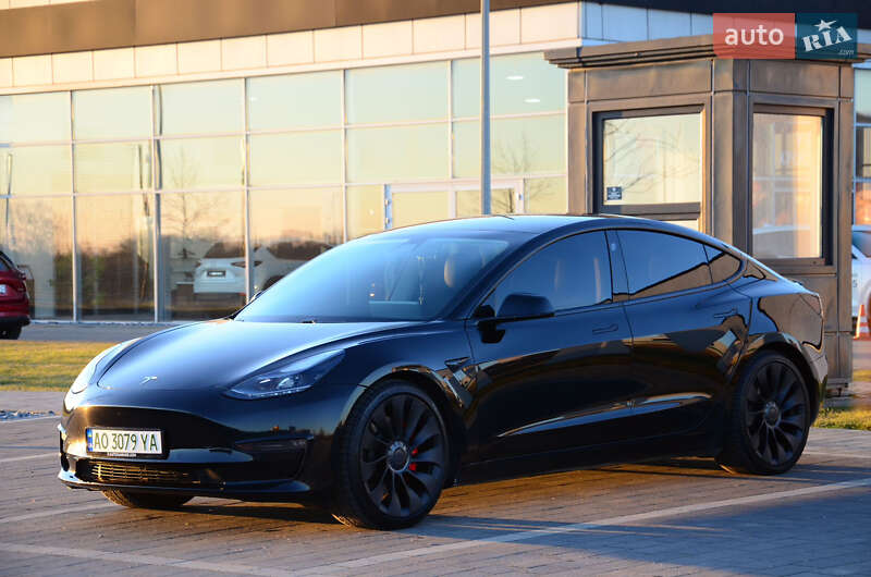 Седан Tesla Model 3 2021 в Мукачево