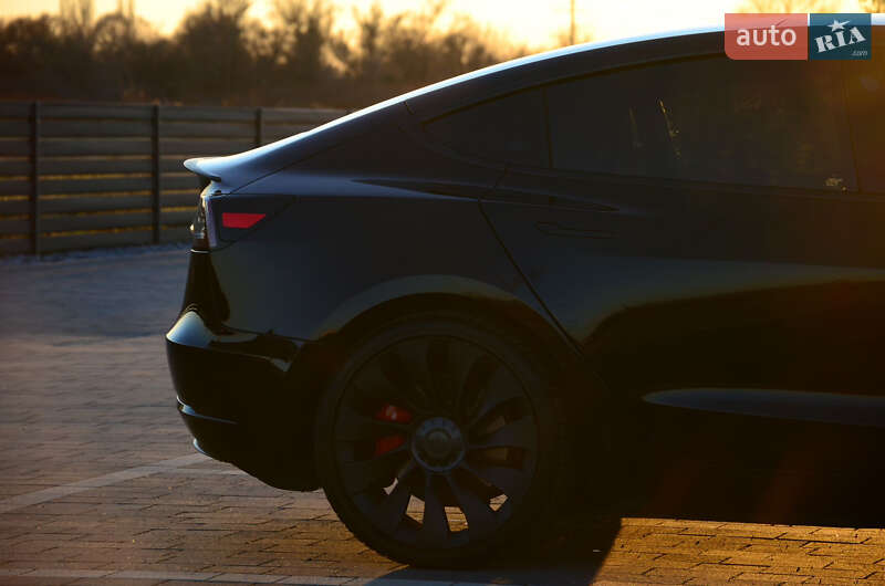 Седан Tesla Model 3 2021 в Мукачево