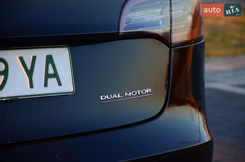 Седан Tesla Model 3 2021 в Мукачево