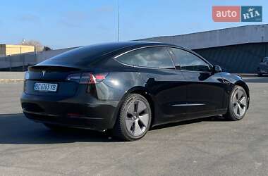 Седан Tesla Model 3 2022 в 