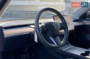 Седан Tesla Model 3 2022 в 