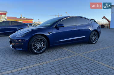 Седан Tesla Model 3 2021 в Львові