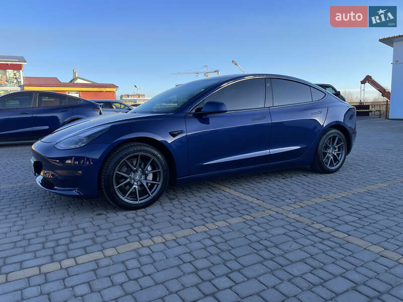 Седан Tesla Model 3 2021 в Львові