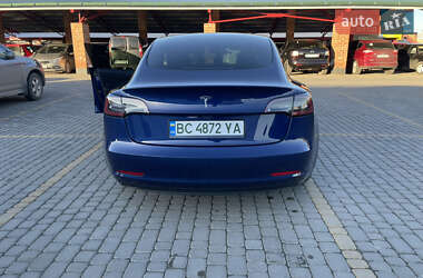 Седан Tesla Model 3 2021 в 