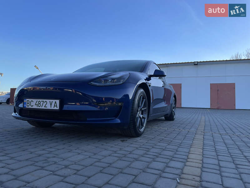 Седан Tesla Model 3 2021 в Львові