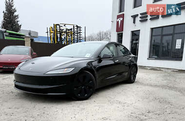 Седан Tesla Model 3 2024 в 
