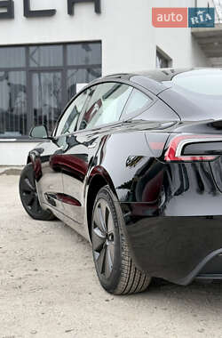 Седан Tesla Model 3 2024 в 