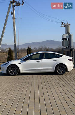 Седан Tesla Model 3 2021 в 