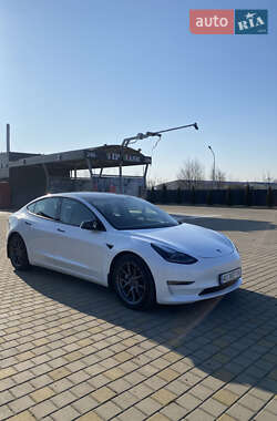 Седан Tesla Model 3 2021 в 