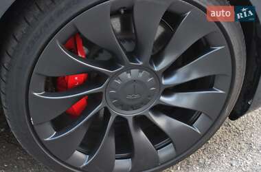 Седан Tesla Model 3 2023 в 