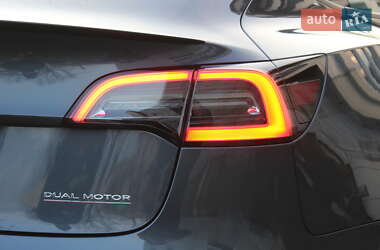 Седан Tesla Model 3 2023 в 