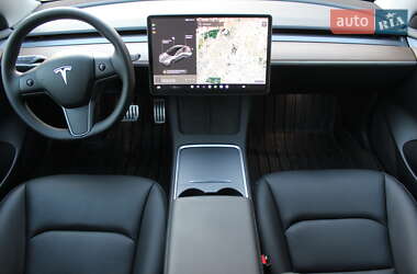 Седан Tesla Model 3 2023 в 