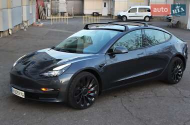 Седан Tesla Model 3 2023 в 