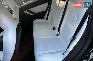 Седан Tesla Model 3 2019 в 