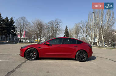 Седан Tesla Model 3 2022 в 